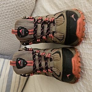Girls hiking shoes